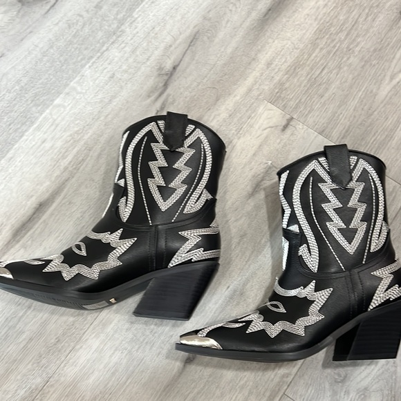 Billini Utari Western Ankle Boot - Picture 5 of 8